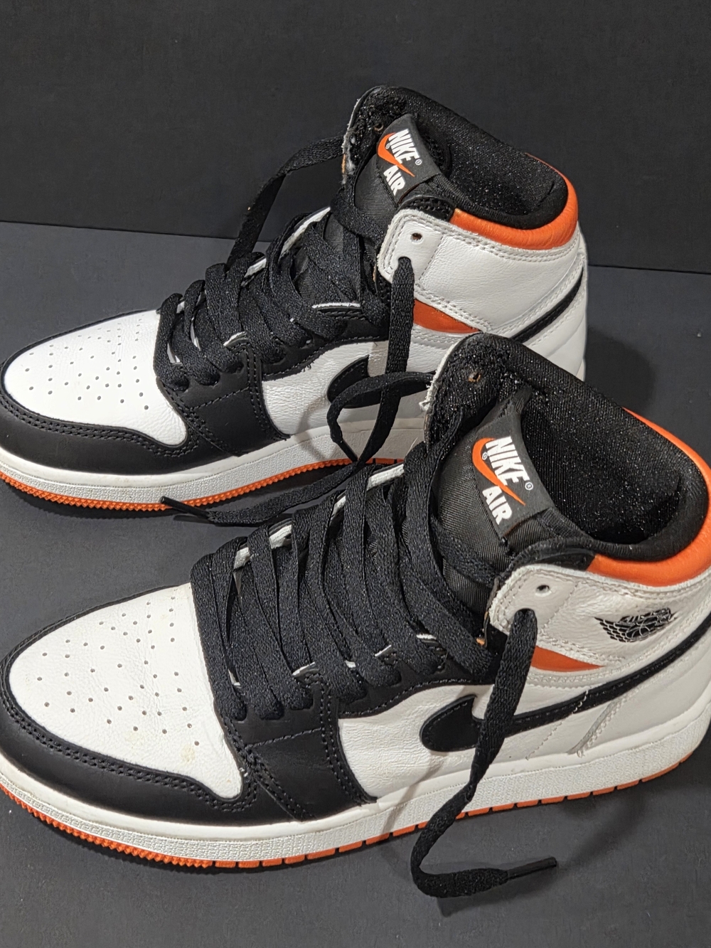 Air Jordan 1 Retro High OG Electro Orange - Youth 5Y / Women's 6.5 - Picture 2 of 9